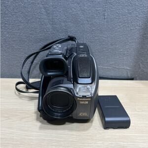 Panasonic PV-D209D Compact VHS/VHS-C Palmcorder 150x Digital. Tested & Working